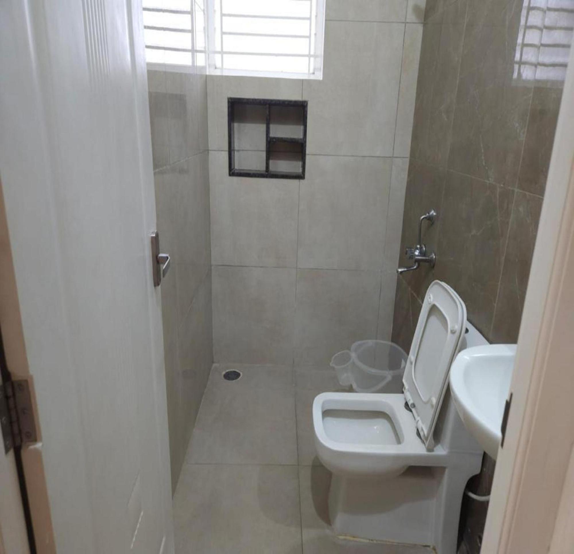 Thulasi Avenue Inn Pollachi Bagian luar foto