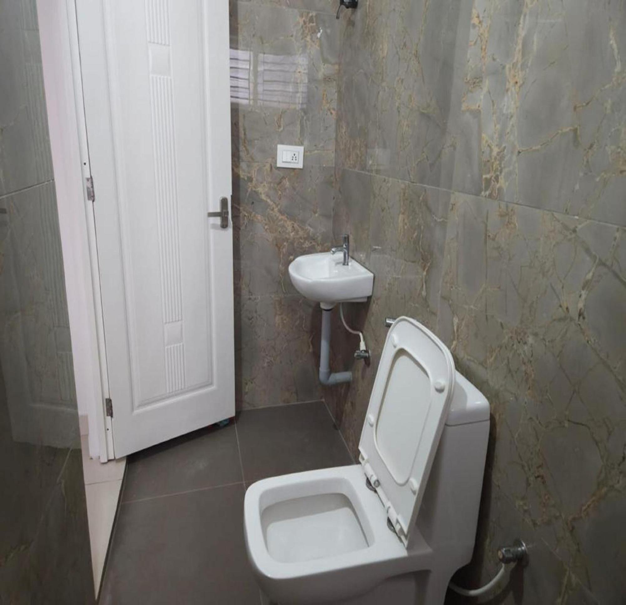 Thulasi Avenue Inn Pollachi Bagian luar foto