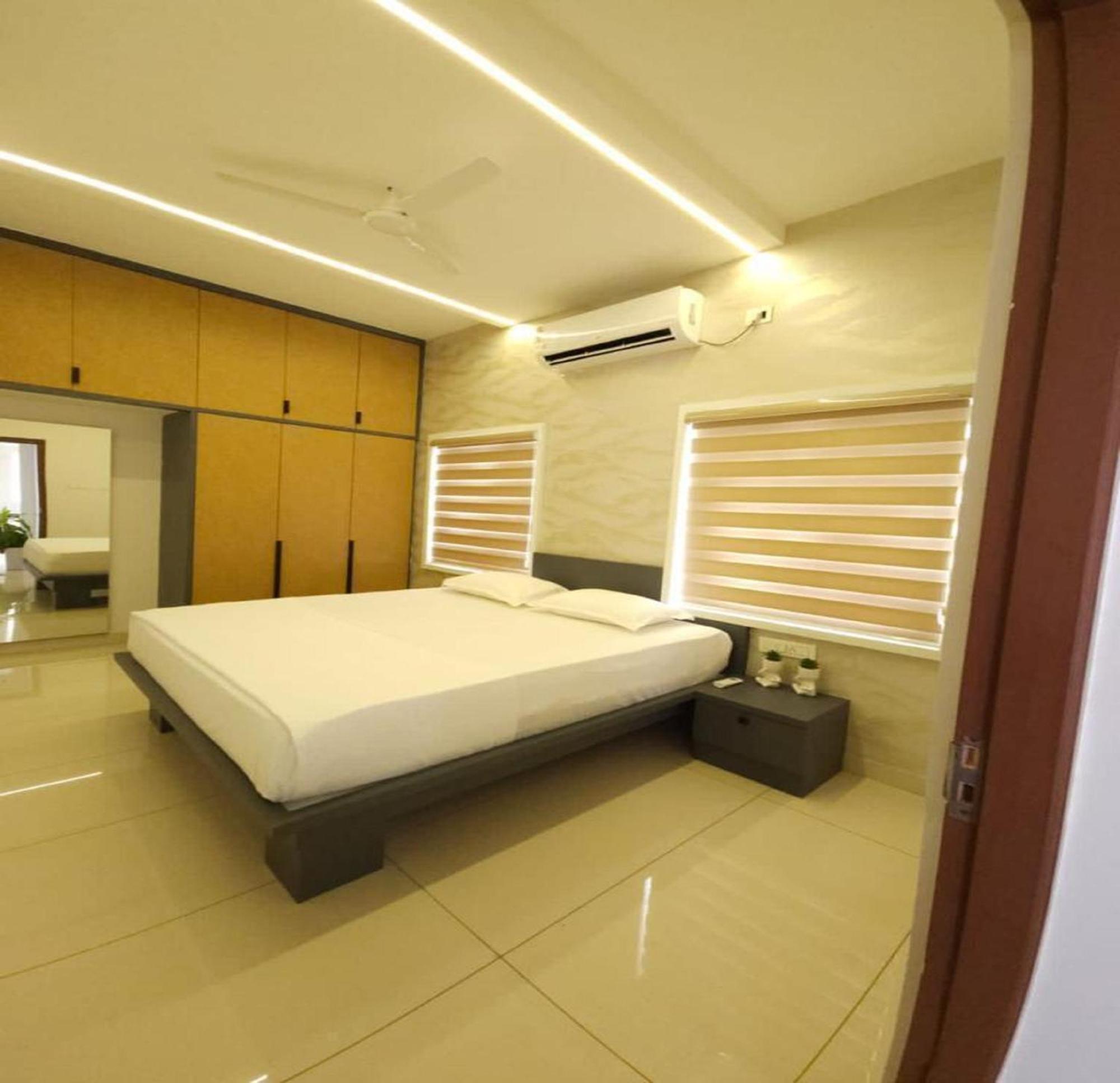 Thulasi Avenue Inn Pollachi Bagian luar foto