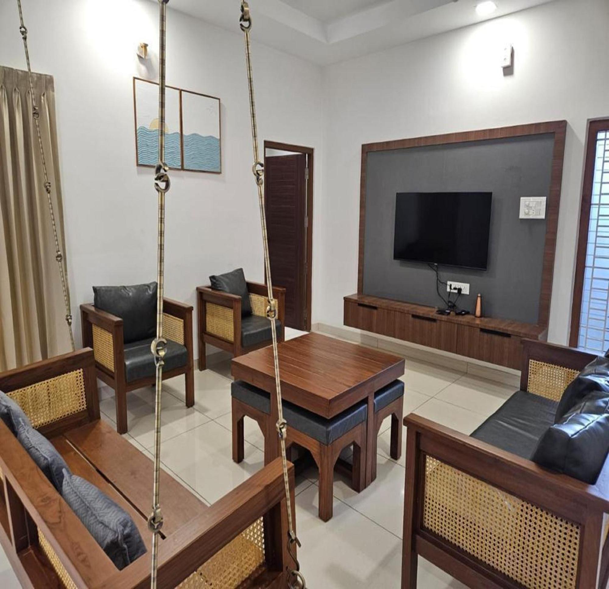 Thulasi Avenue Inn Pollachi Bagian luar foto